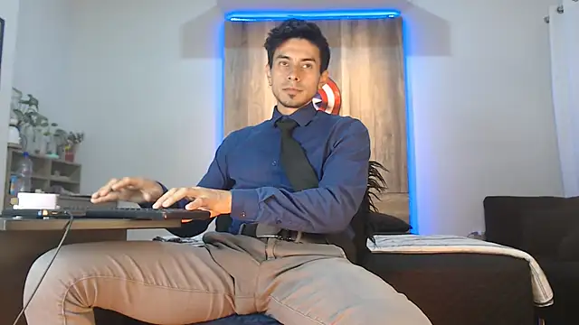 Snapshot of Andrew_4_ chatting on 11-29-25, 02:23 Andrew 4 online show from 11-29-25, 02:23