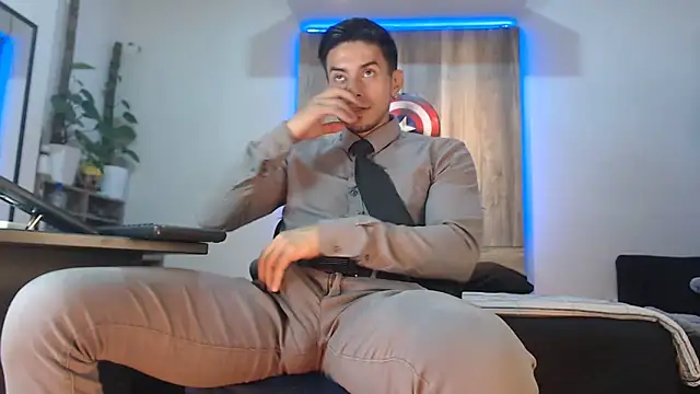 Andrew 4  online show from 03-06-26, 01:22