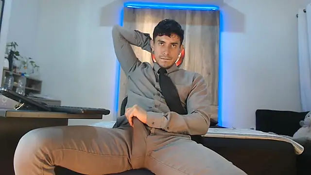 Snapshot of Andrew_4_ chatting on 10-12-25, 06:15 Andrew 4 online show from 10-12-25, 06:15