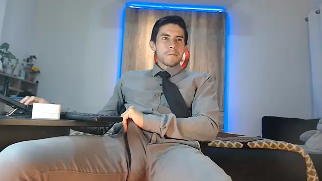 Snapshot of Andrew_4_ chatting on 09-23-25, 02:07 Andrew 4 online show from 09-23-25, 02:07