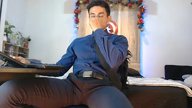 Snapshot of Andrew_4_ chatting on 12-18-25, 05:45 Andrew 4 online show from 12-18-25, 05:45