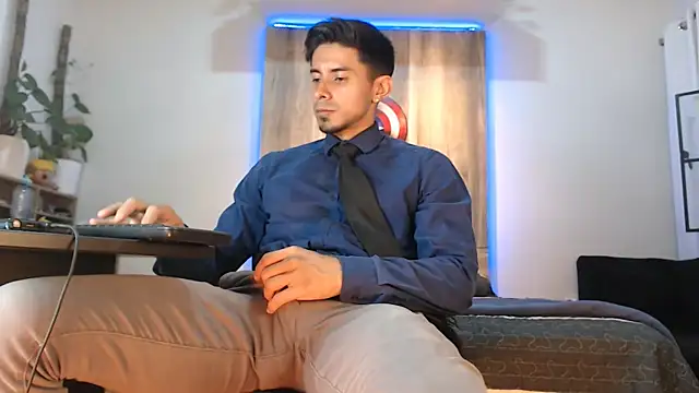 Snapshot of Andrew_4_ chatting on 02-11-26, 01:38 Andrew 4 online show from 02-11-26, 01:38