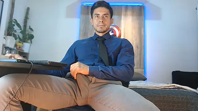 Snapshot of Andrew_4_ chatting on 02-08-26, 06:44 Andrew 4 online show from 02-08-26, 06:44