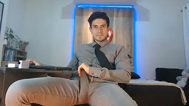 Snapshot of Andrew_4_ chatting on 11-23-25, 08:02 Andrew 4 online show from 11-23-25, 08:02