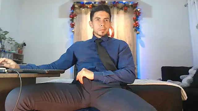 Snapshot of Andrew_4_ chatting on 12-14-25, 06:19 Andrew 4 online show from 12-14-25, 06:19