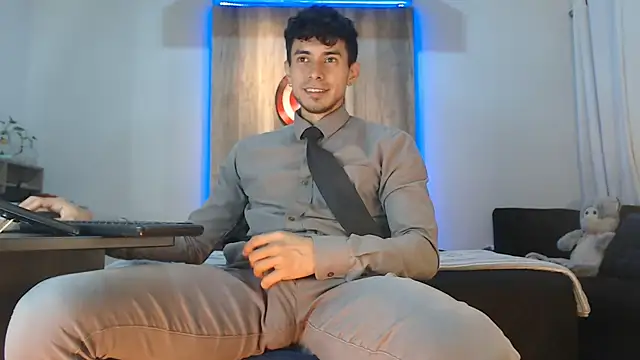 Snapshot of Andrew_4_ chatting on 10-21-25, 01:49 Andrew 4 online show from 10-21-25, 01:49