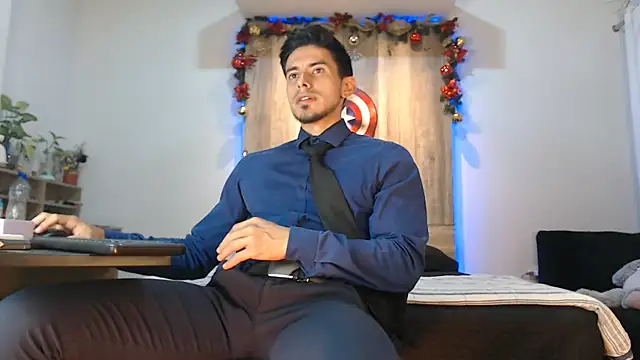 Snapshot of Andrew_4_ chatting on 12-23-25, 05:18 Andrew 4 online show from 12-23-25, 05:18