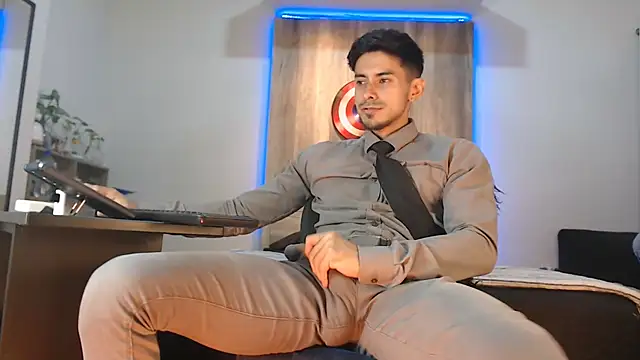 Snapshot of Andrew_4_ chatting on 11-04-25, 03:32 Andrew 4 online show from 11-04-25, 03:32