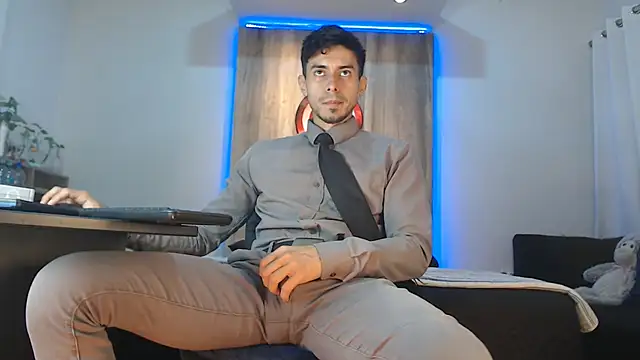 Snapshot of Andrew_4_ chatting on 11-08-25, 04:27 Andrew 4 online show from 11-08-25, 04:27