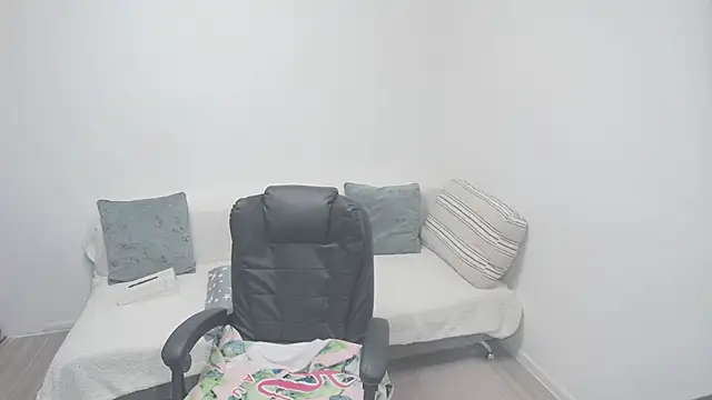 erikaerika online show from 10-02-25, 07:56