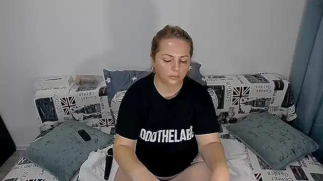 erikaerika online show from 10-18-25, 04:03