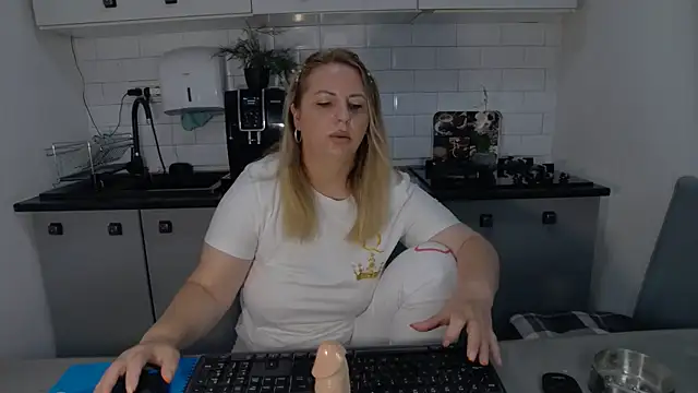 erikaerika online show from 09-25-25, 07:25