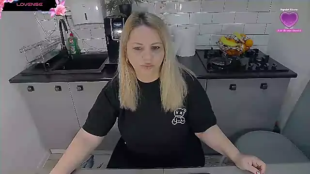 erikaerika online show from 12-18-25, 08:52