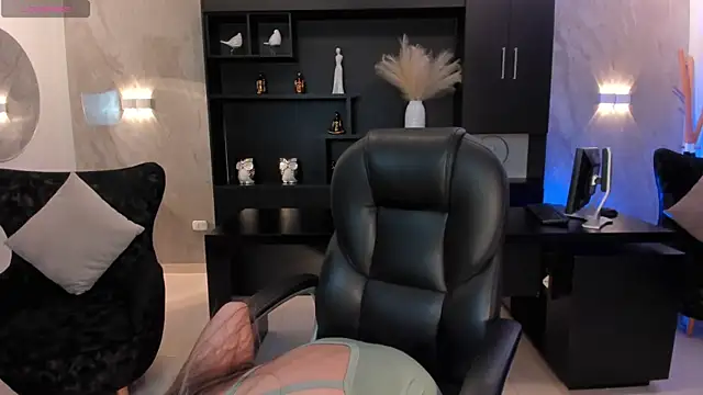 AmyDavis  online show from 01-12-25, 05:22