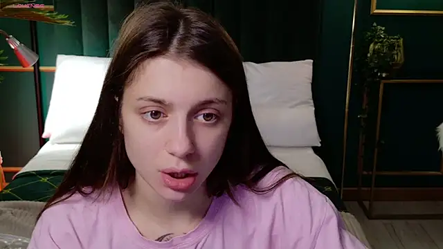 Eille Elfie online show from 10-13-25, 04:58