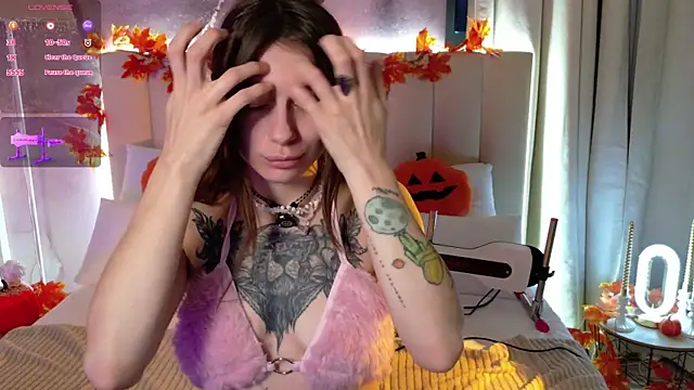 Eille Elfie online show from 10-29-25, 05:39