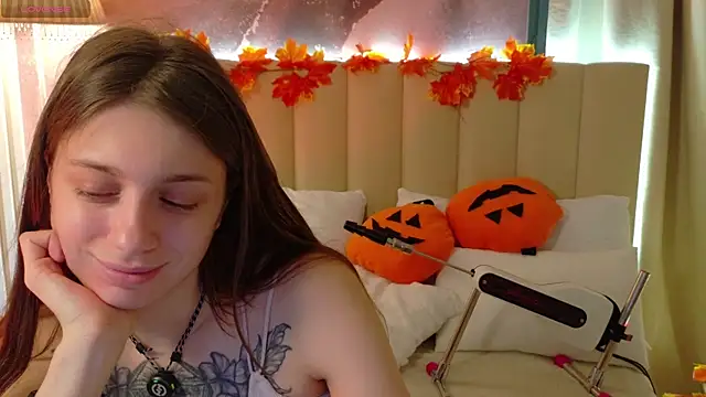 Eille Elfie online show from 10-23-25, 04:55