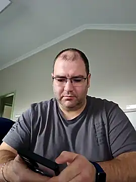 Snapshot of Andrew1900529 chatting on 12-12-24, 01:17 Andrew1900529 online show from 12-12-24, 01:17