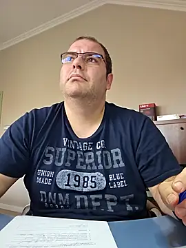 Snapshot of Andrew1900529 chatting on 12-17-24, 11:39 Andrew1900529 online show from 12-17-24, 11:39