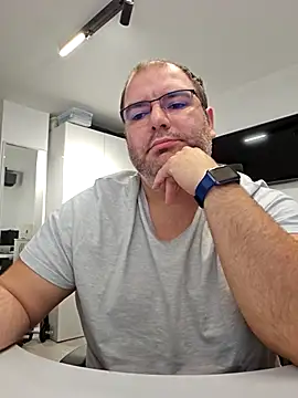 Snapshot of Andrew1900529 chatting on 10-11-25, 08:54 Andrew1900529 online show from 10-11-25, 08:54