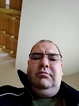 Snapshot of Andrew1900529 chatting on 10-27-25, 07:31 Andrew1900529 online show from 10-27-25, 07:31