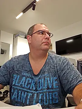 Snapshot of Andrew1900529 chatting on 10-26-25, 07:14 Andrew1900529 online show from 10-26-25, 07:14