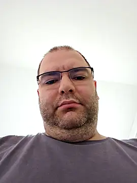 Snapshot of Andrew1900529 chatting on 03-10-25, 09:45 Andrew1900529 online show from 03-10-25, 09:45