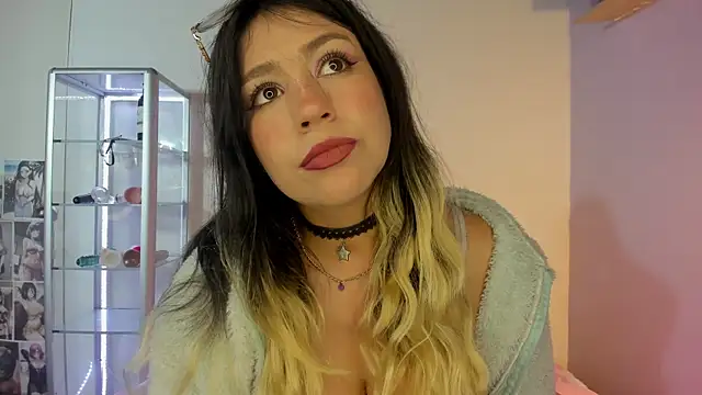 Snapshot of BA_BYY chatting on 11-11-25, 08:36 BA BYY online show from 11-11-25, 08:36