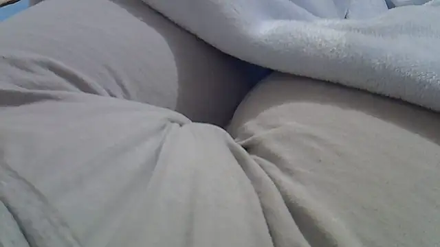 Snapshot of perescam chatting on 10-19-25, 03:09 perescam online show from 10-19-25, 03:09