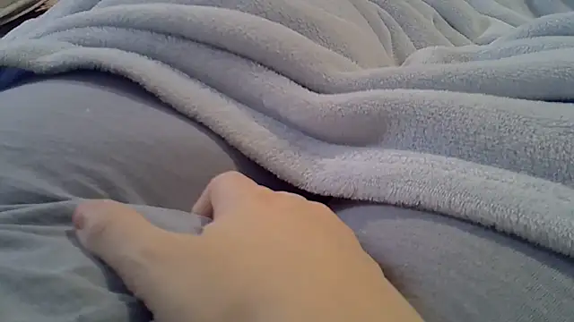 Snapshot of perescam chatting on 10-13-25, 04:52 perescam online show from 10-13-25, 04:52