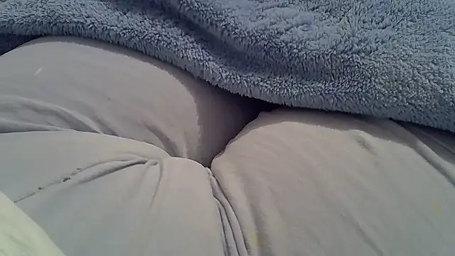 Snapshot of perescam chatting on 10-22-25, 07:46 perescam online show from 10-22-25, 07:46