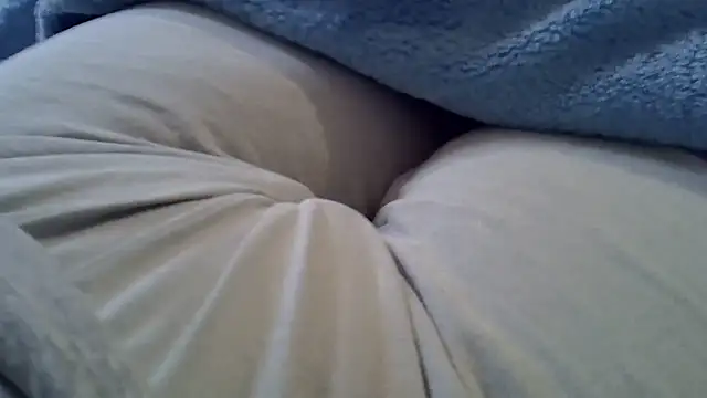 Snapshot of perescam chatting on 10-20-25, 03:23 perescam online show from 10-20-25, 03:23