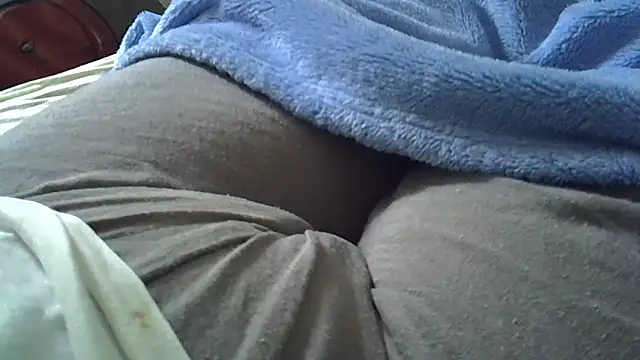 Snapshot of perescam chatting on 05-04-26, 05:27 perescam online show from 05-04-26, 05:27