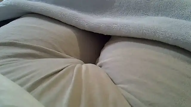 Snapshot of perescam chatting on 09-15-25, 04:29 perescam online show from 09-15-25, 04:29