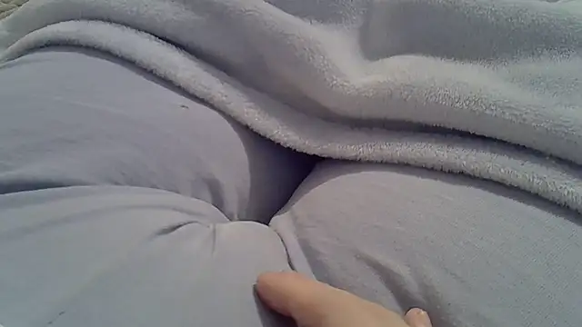 Snapshot of perescam chatting on 10-16-25, 03:42 perescam online show from 10-16-25, 03:42