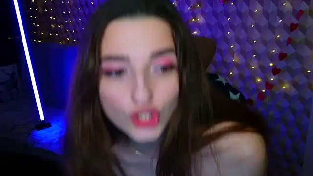 GoldieHoshie online show from 02-03-25, 05:24