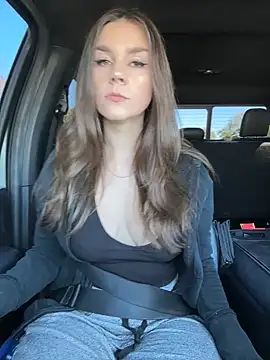 MaggyMayI online show from 10-31-25, 04:58