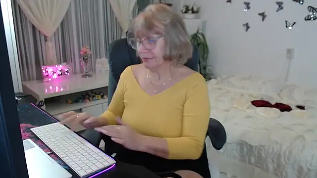 Snapshot of Ghertrude52 chatting on 10-19-25, 03:09 Ghertrude52 online show from 10-19-25, 03:09