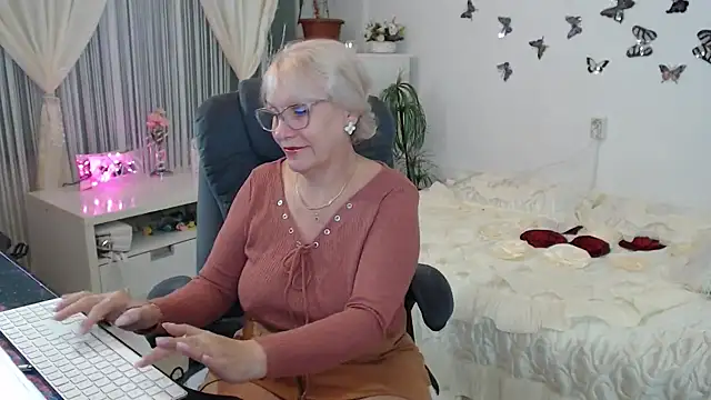 Snapshot of Ghertrude52 chatting on 10-05-25, 03:08 Ghertrude52 online show from 10-05-25, 03:08
