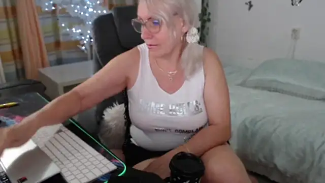 Snapshot of Ghertrude52 chatting on 06-16-26, 04:23 Ghertrude52 online show from 06-16-26, 04:23