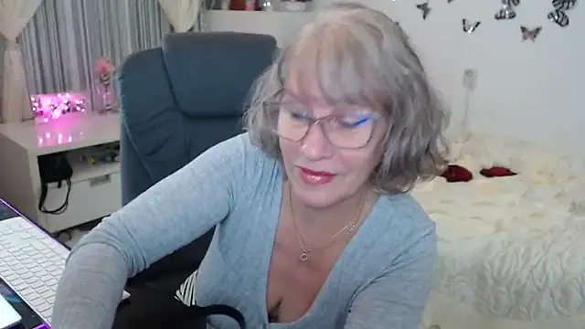 Snapshot of Ghertrude52 chatting on 10-11-25, 03:40 Ghertrude52 online show from 10-11-25, 03:40