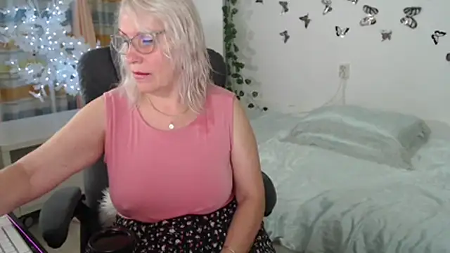 Snapshot of Ghertrude52 chatting on 06-20-26, 04:28 Ghertrude52 online show from 06-20-26, 04:28
