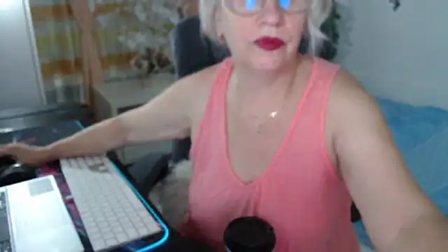 Snapshot of Ghertrude52 chatting on 07-11-26, 04:46 Ghertrude52 online show from 07-11-26, 04:46