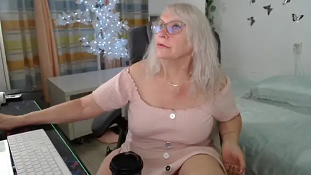 Snapshot of Ghertrude52 chatting on 06-14-26, 05:30 Ghertrude52 online show from 06-14-26, 05:30