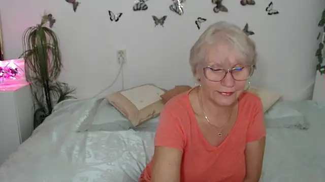 Snapshot of Ghertrude52 chatting on 09-17-25, 03:08 Ghertrude52 online show from 09-17-25, 03:08
