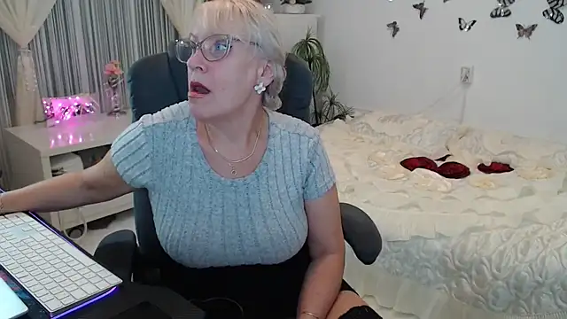 Snapshot of Ghertrude52 chatting on 10-08-25, 03:08 Ghertrude52 online show from 10-08-25, 03:08