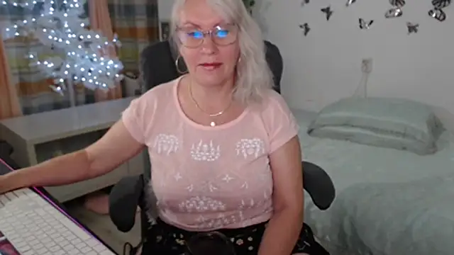 Snapshot of Ghertrude52 chatting on 06-19-26, 04:18 Ghertrude52 online show from 06-19-26, 04:18