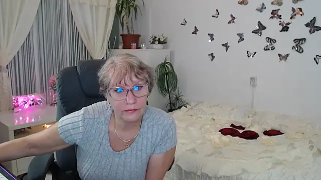 Snapshot of Ghertrude52 chatting on 10-13-25, 03:30 Ghertrude52 online show from 10-13-25, 03:30