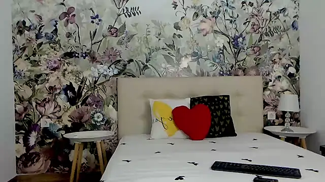 RoseDiamond06 online show from 09-29-25, 10:37