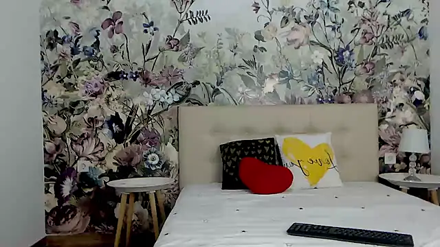 RoseDiamond06 online show from 09-26-25, 08:59